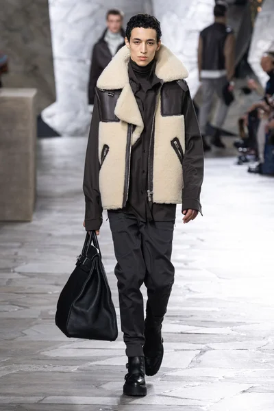 Look 28